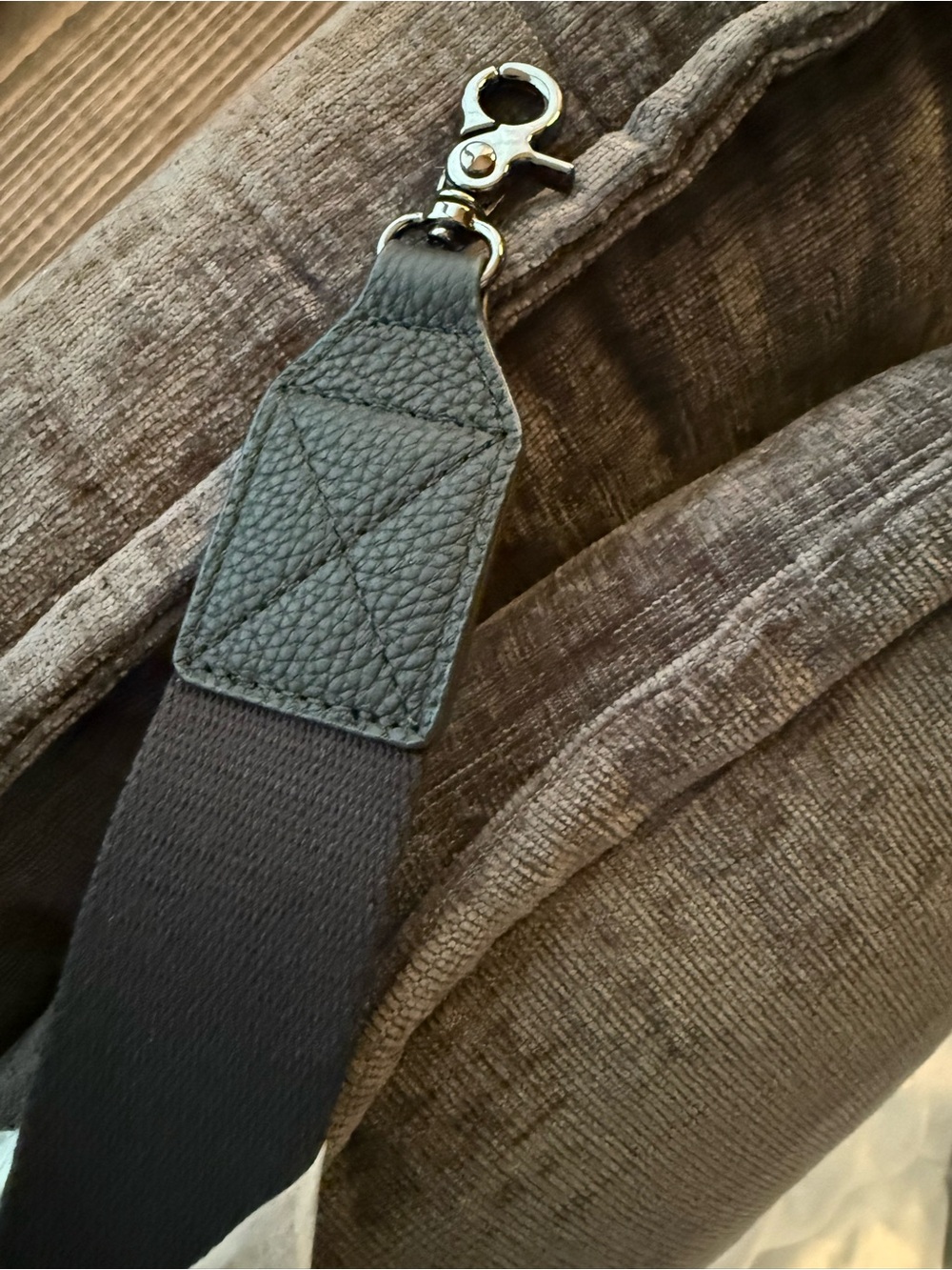ANDAR ~ The Waymaker Mini in Black Pebble Leather - Picture 4 of 4